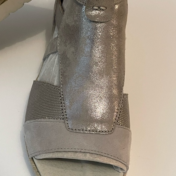 Silver wedge, heel sandals - Picture 1 of 4